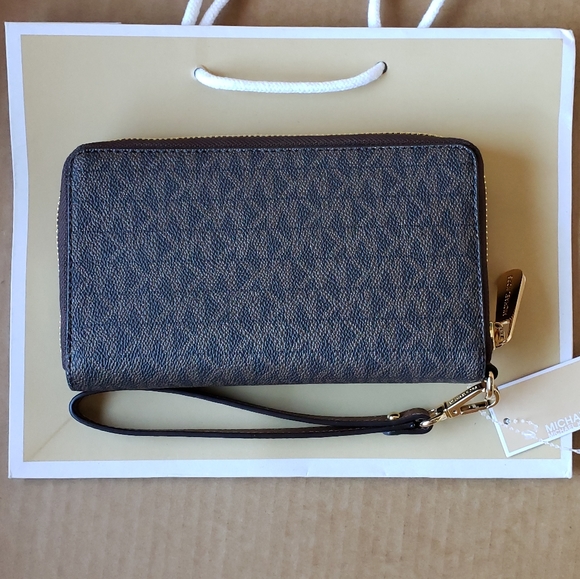 Michael Kors Jet Set Phone Wallet - Picture 5 of 5